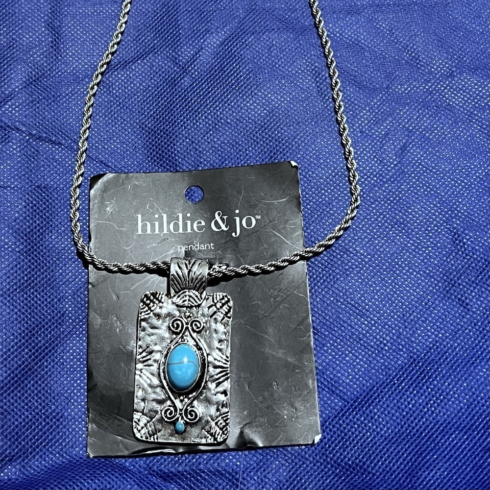 Silver‎ Tone Turquoise Color Stone Oval Pendant Long Chain Necklace